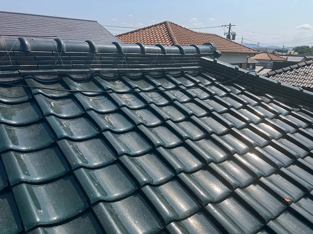 岐阜市｜漆喰工事の見積もり依頼！棟の下の白い漆喰が黒く変色していました